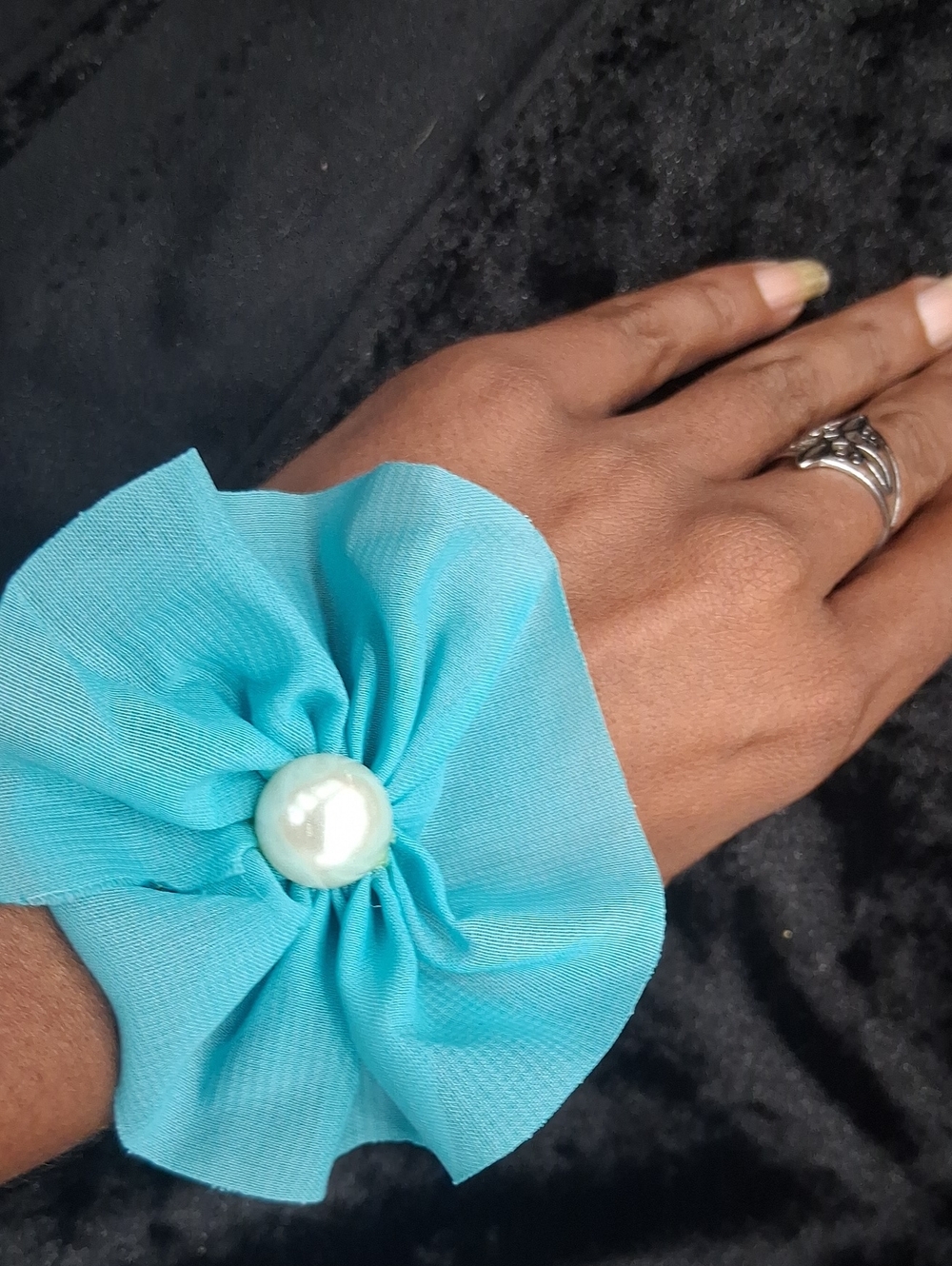 Fashion Jewelry Turquoise Fabric Flower Bracelet with Pearl Center
